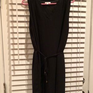 Black sleeveless dress